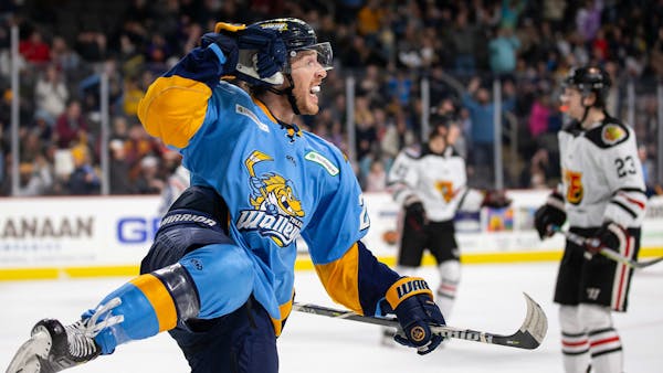 Berry, Keenan lead scoring barrage as Walleye blow out Cyclones, 7-1