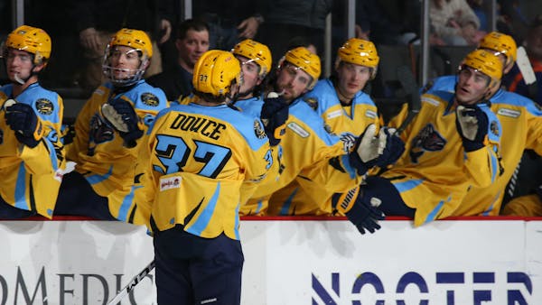 Walleye caught by Mariners for late loss