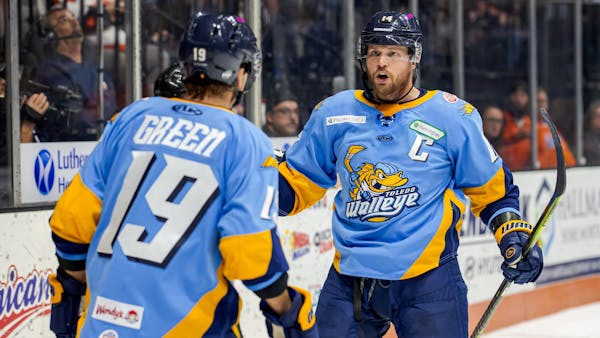Walleye stun Komets, 8-2, on the road